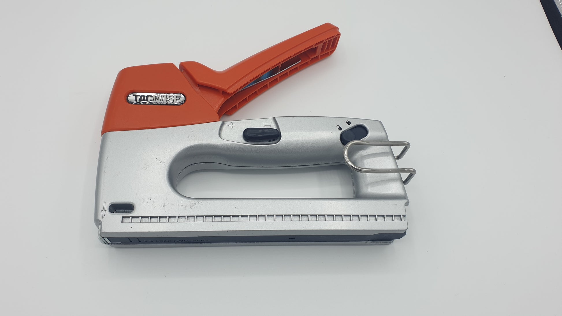 picture of the staple gun recommended by Signmaster for making canvases